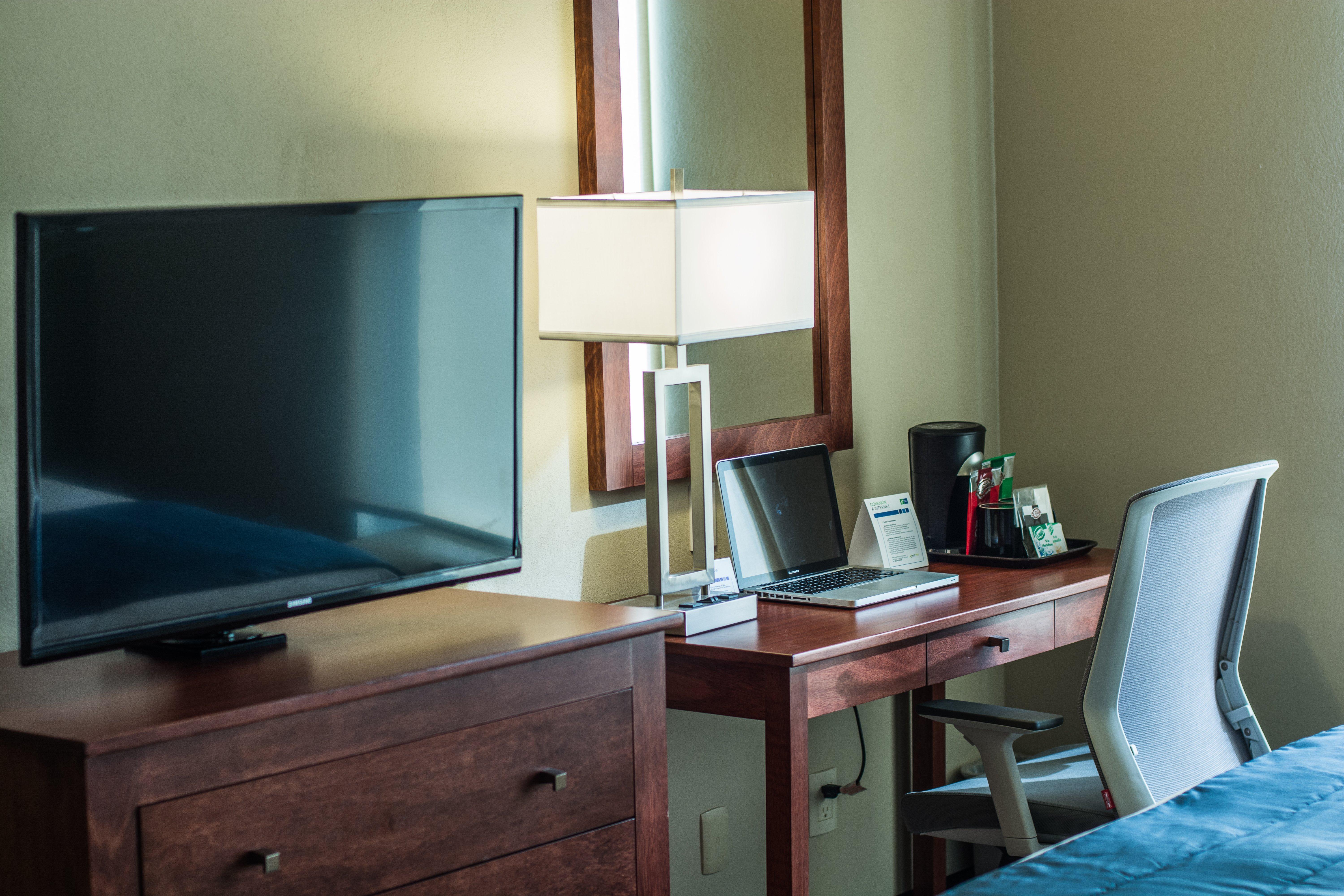 Holiday Inn Express Guadalajara Aeropuerto By Ihg Las Pintas ภายนอก รูปภาพ
