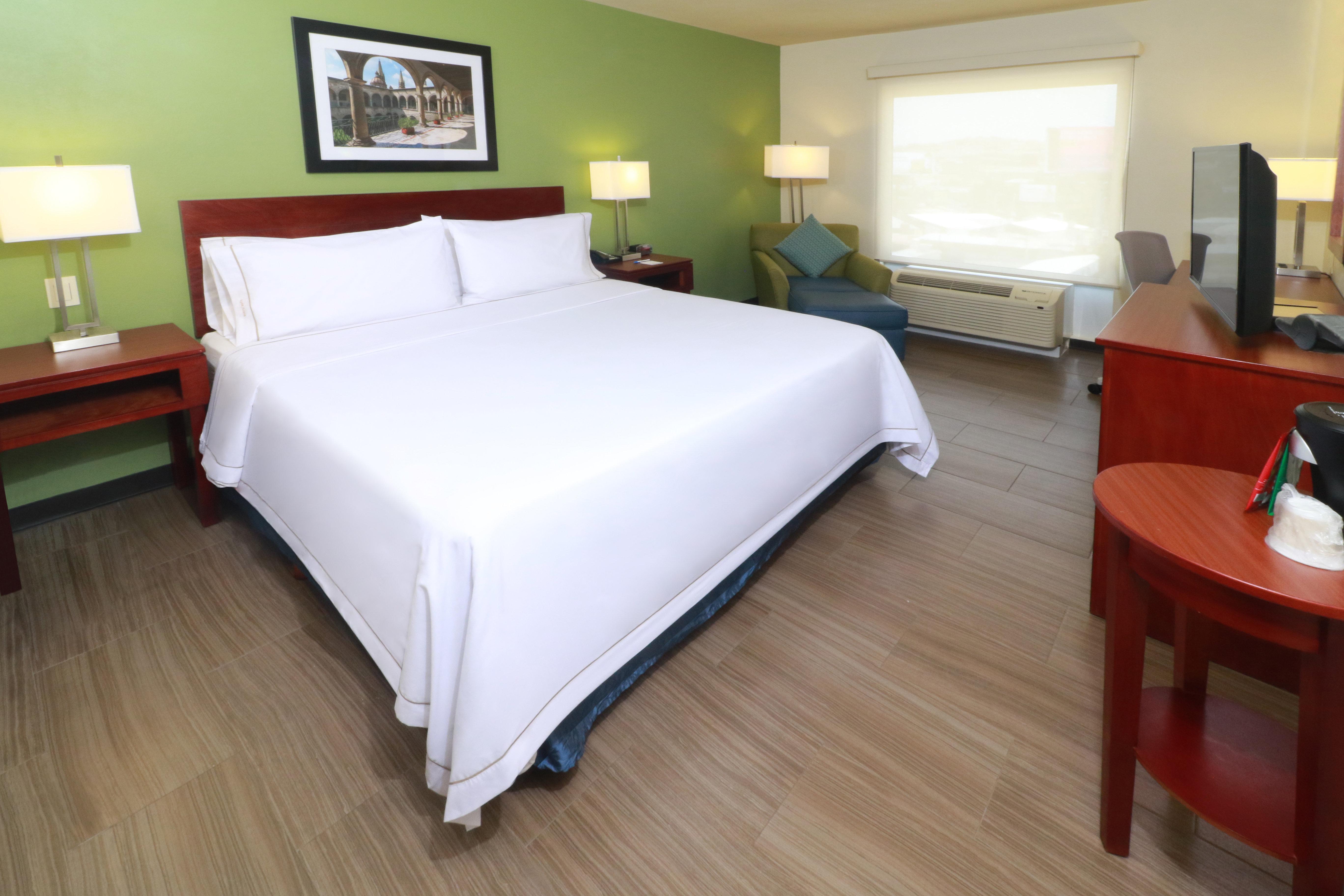 Holiday Inn Express Guadalajara Aeropuerto By Ihg Las Pintas ภายนอก รูปภาพ
