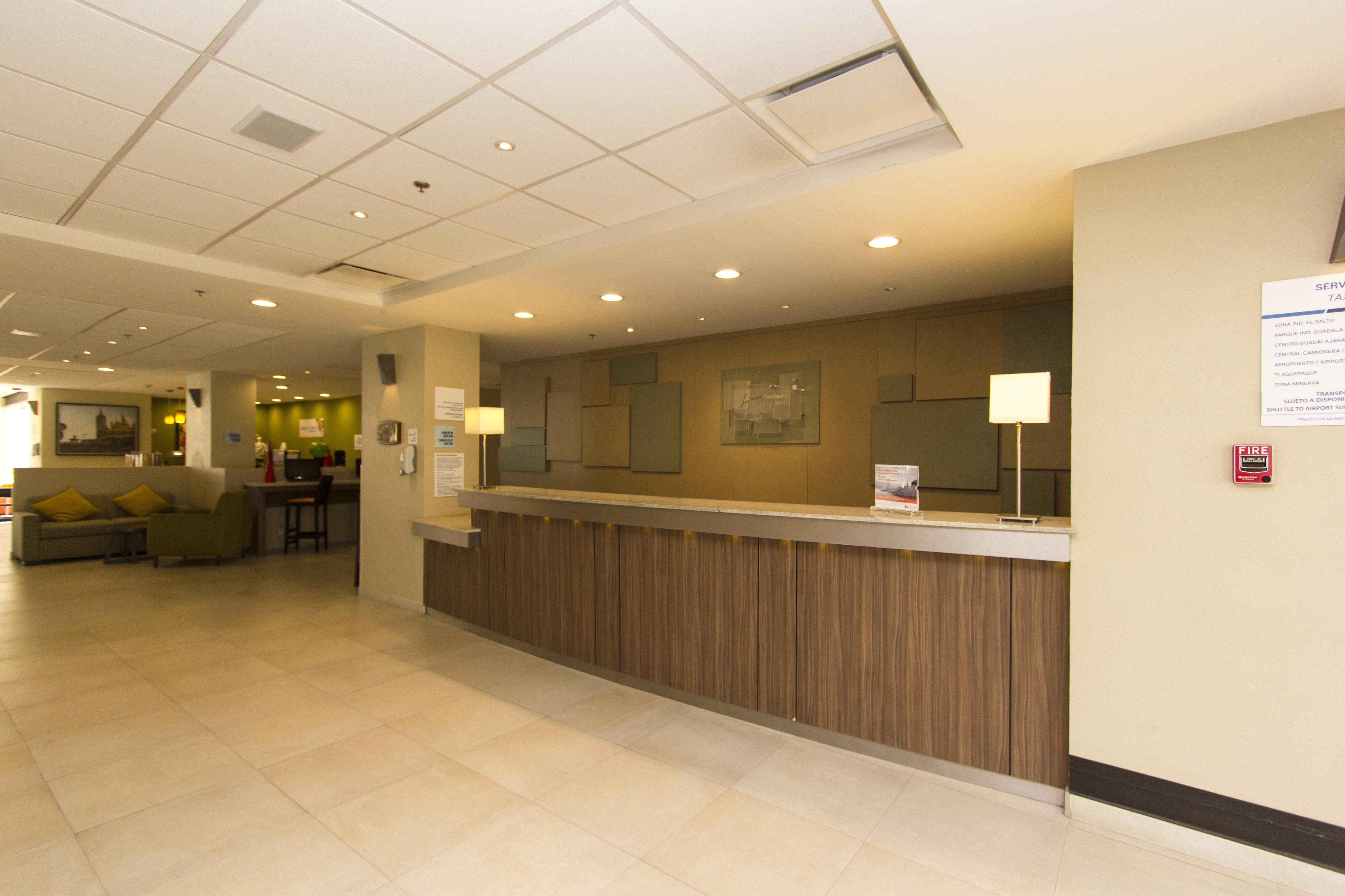 Holiday Inn Express Guadalajara Aeropuerto By Ihg Las Pintas ภายนอก รูปภาพ