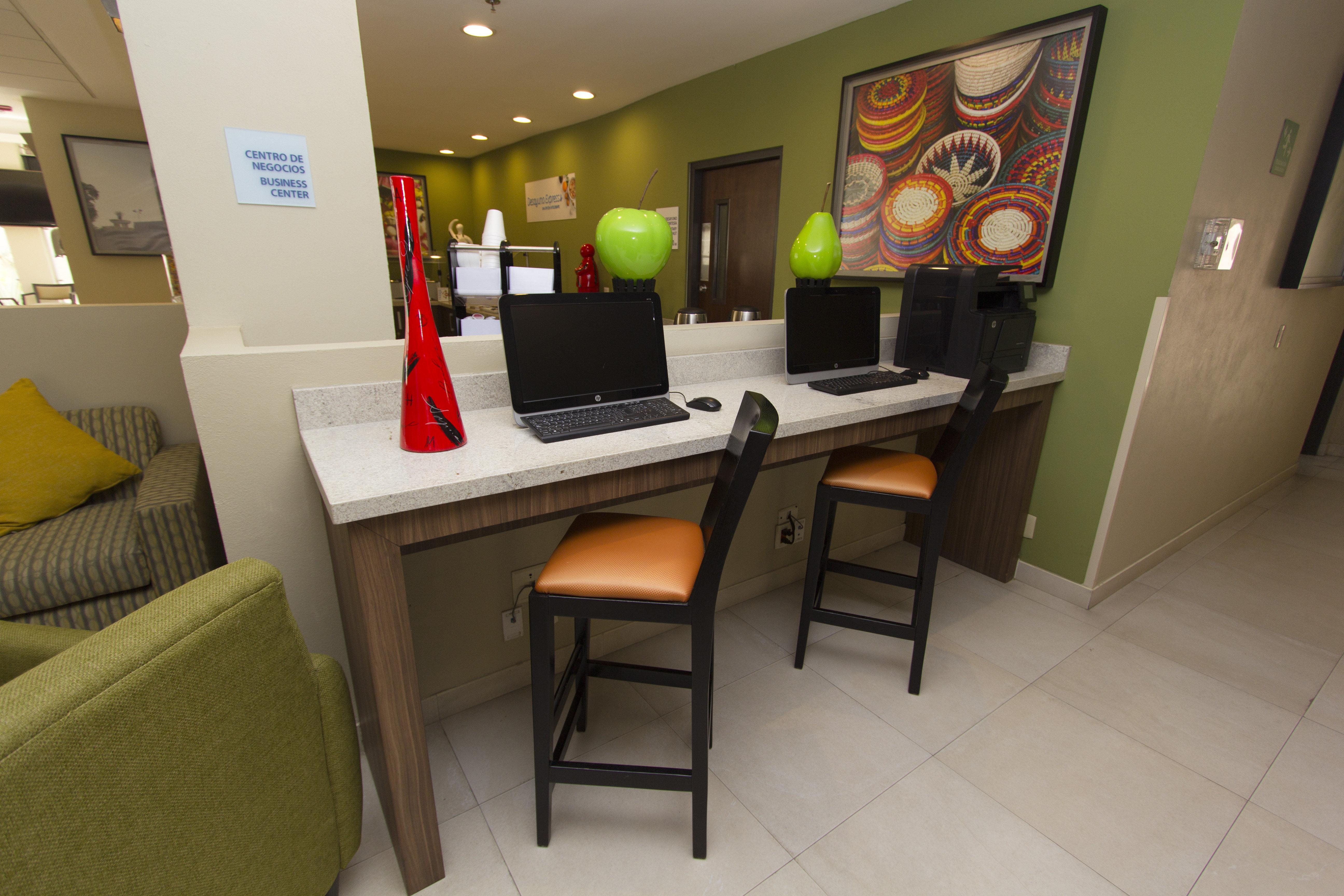 Holiday Inn Express Guadalajara Aeropuerto By Ihg Las Pintas ภายนอก รูปภาพ