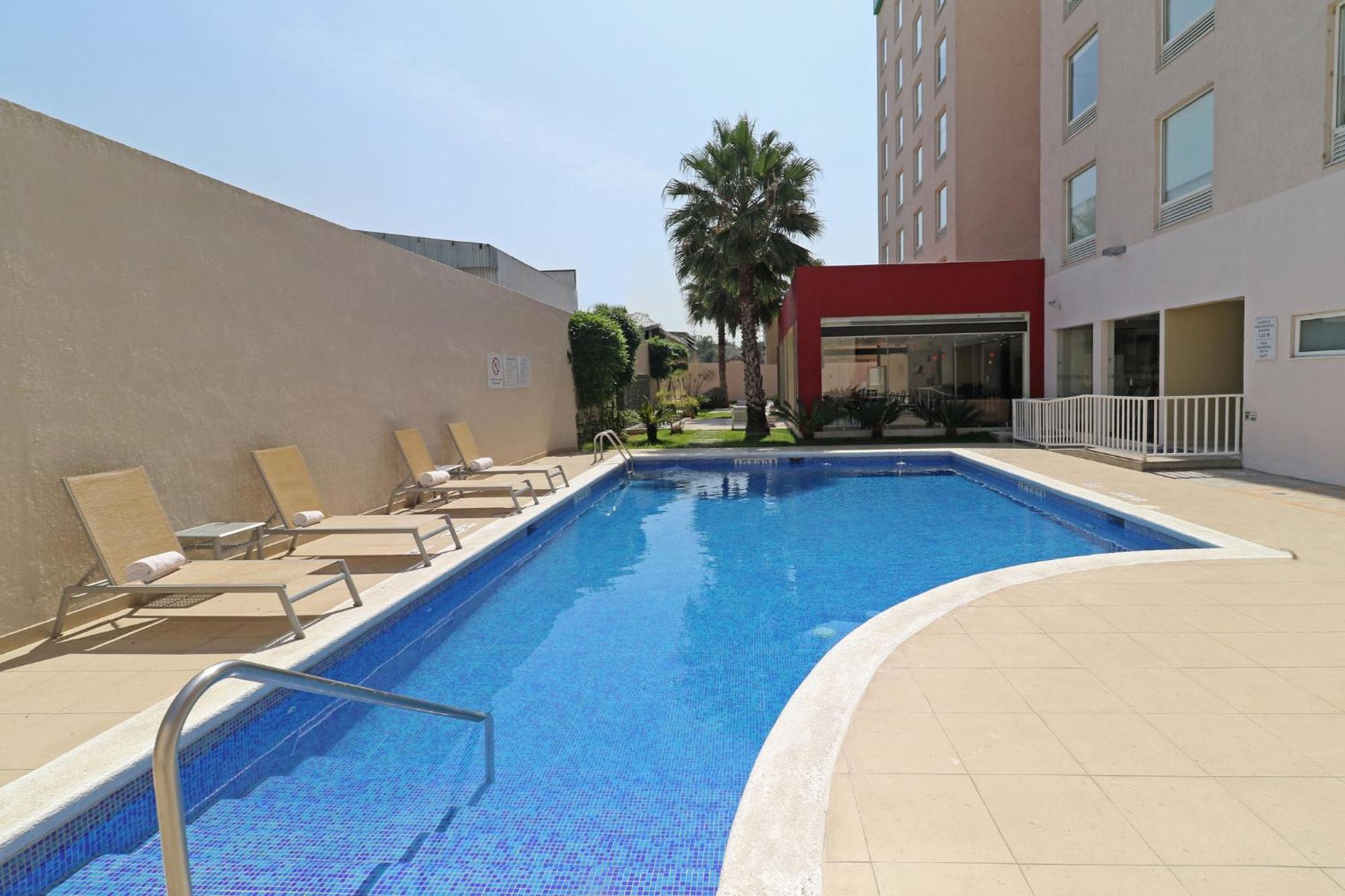 Holiday Inn Express Guadalajara Aeropuerto By Ihg Las Pintas ภายนอก รูปภาพ