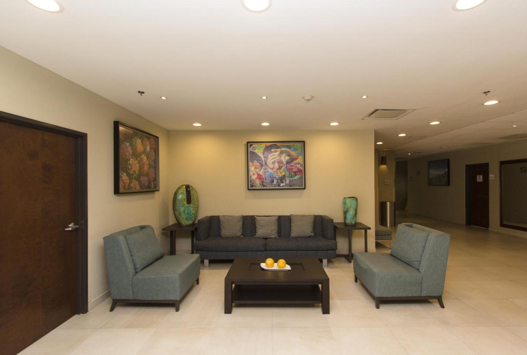 Holiday Inn Express Guadalajara Aeropuerto By Ihg Las Pintas ภายนอก รูปภาพ