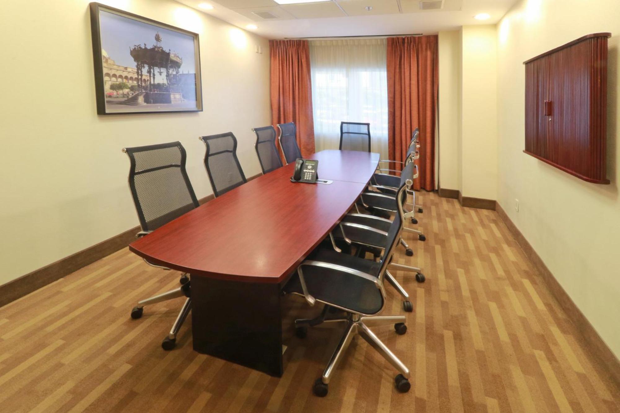 Holiday Inn Express Guadalajara Aeropuerto By Ihg Las Pintas ภายนอก รูปภาพ
