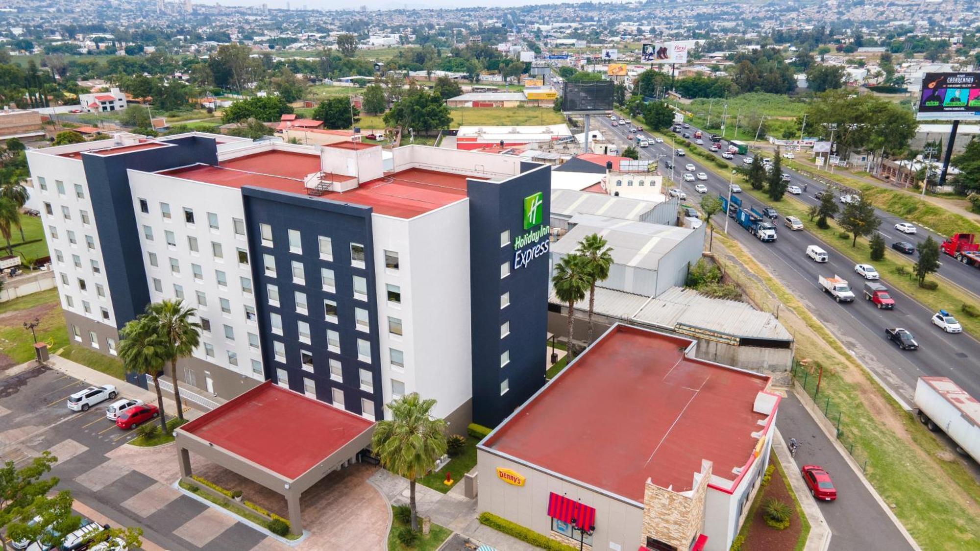 Holiday Inn Express Guadalajara Aeropuerto By Ihg Las Pintas ภายนอก รูปภาพ