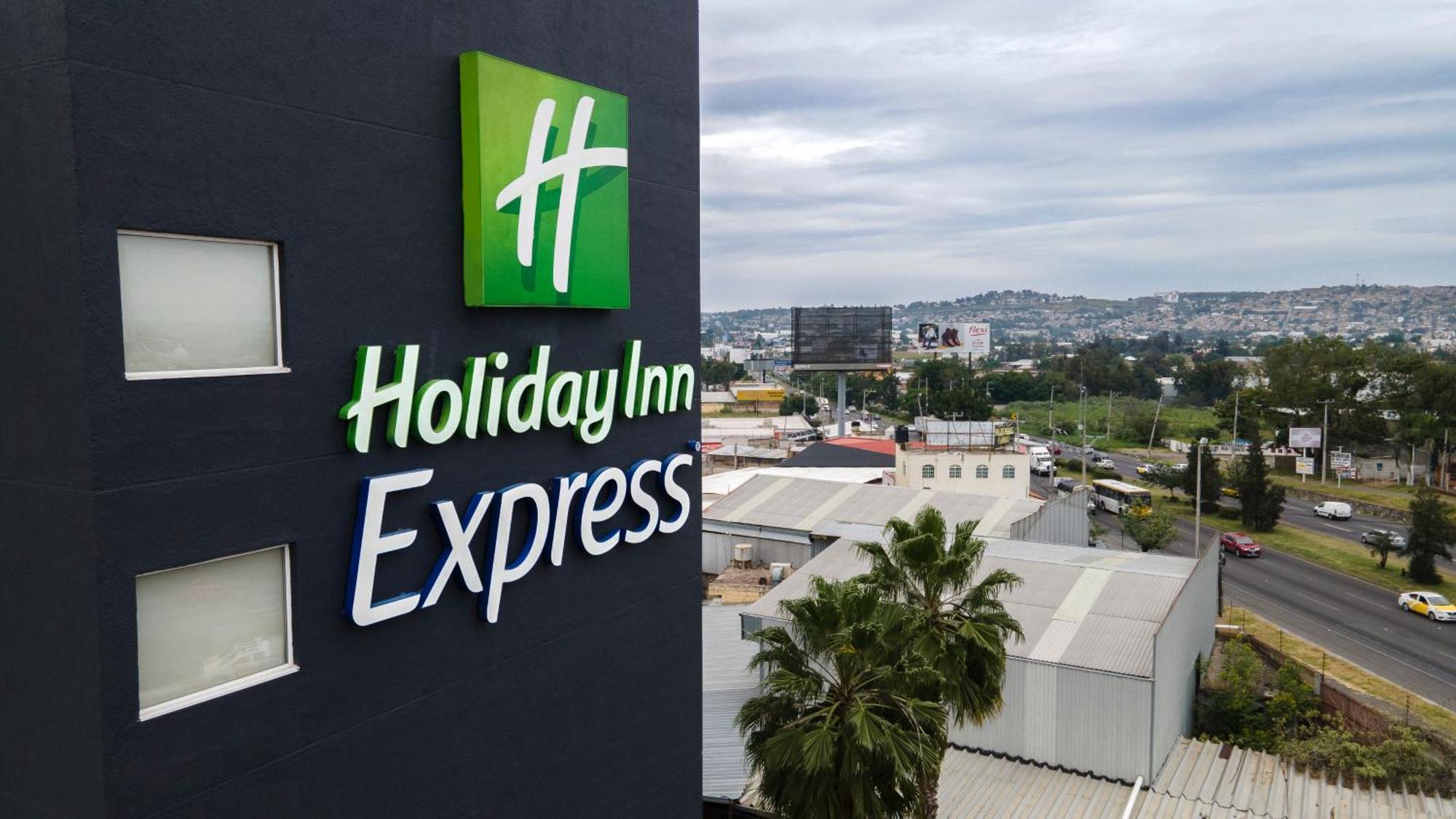 Holiday Inn Express Guadalajara Aeropuerto By Ihg Las Pintas ภายนอก รูปภาพ
