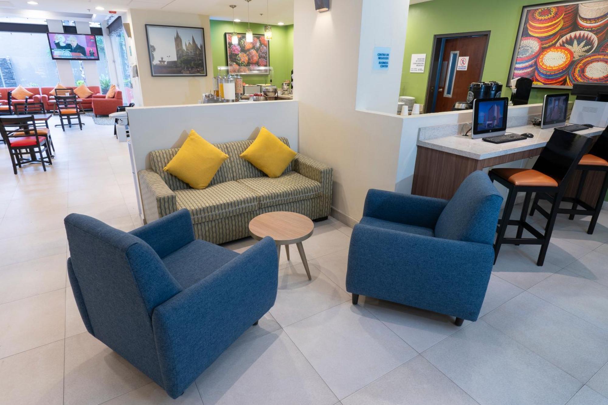Holiday Inn Express Guadalajara Aeropuerto By Ihg Las Pintas ภายนอก รูปภาพ