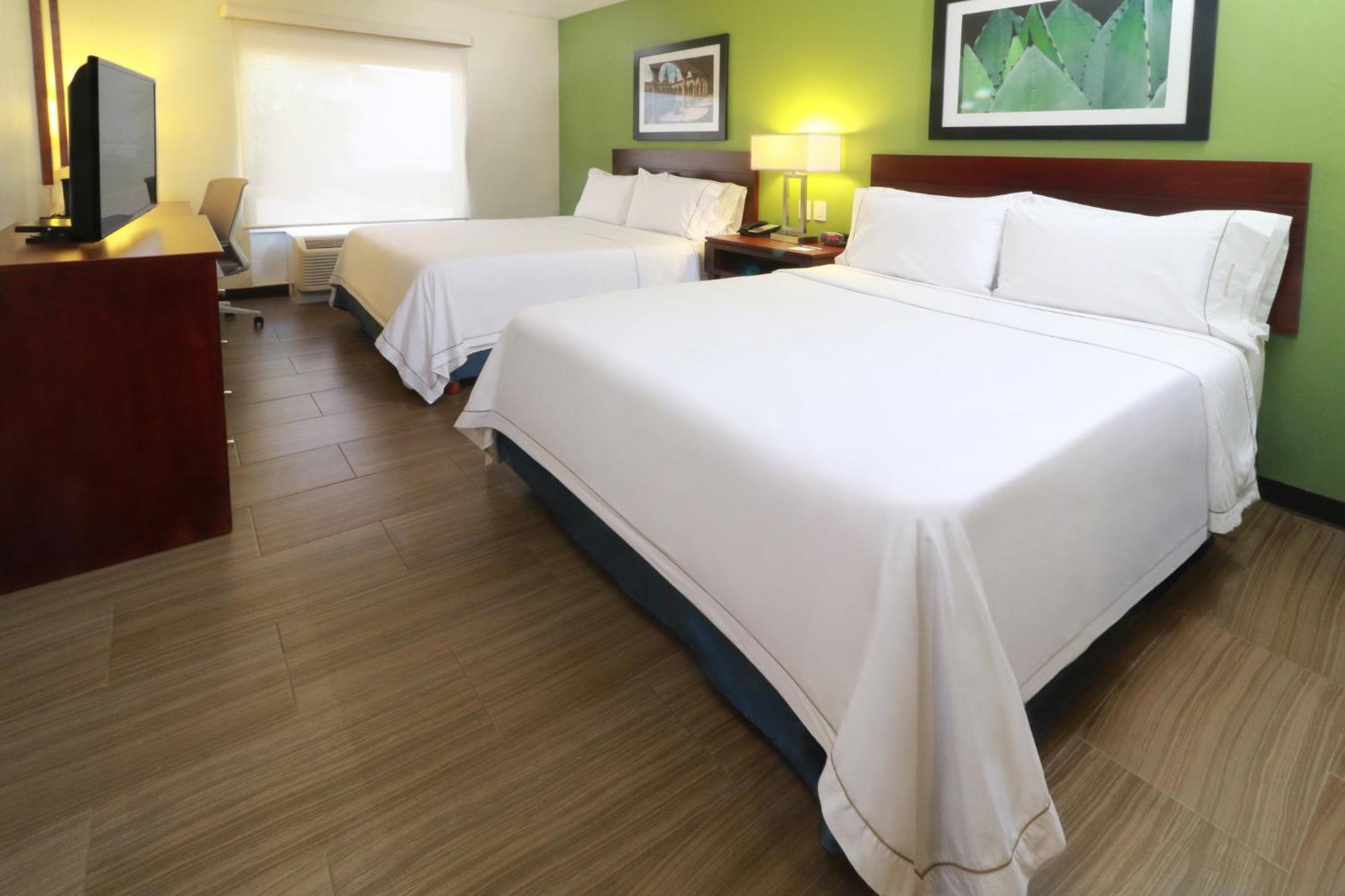 Holiday Inn Express Guadalajara Aeropuerto By Ihg Las Pintas ภายนอก รูปภาพ