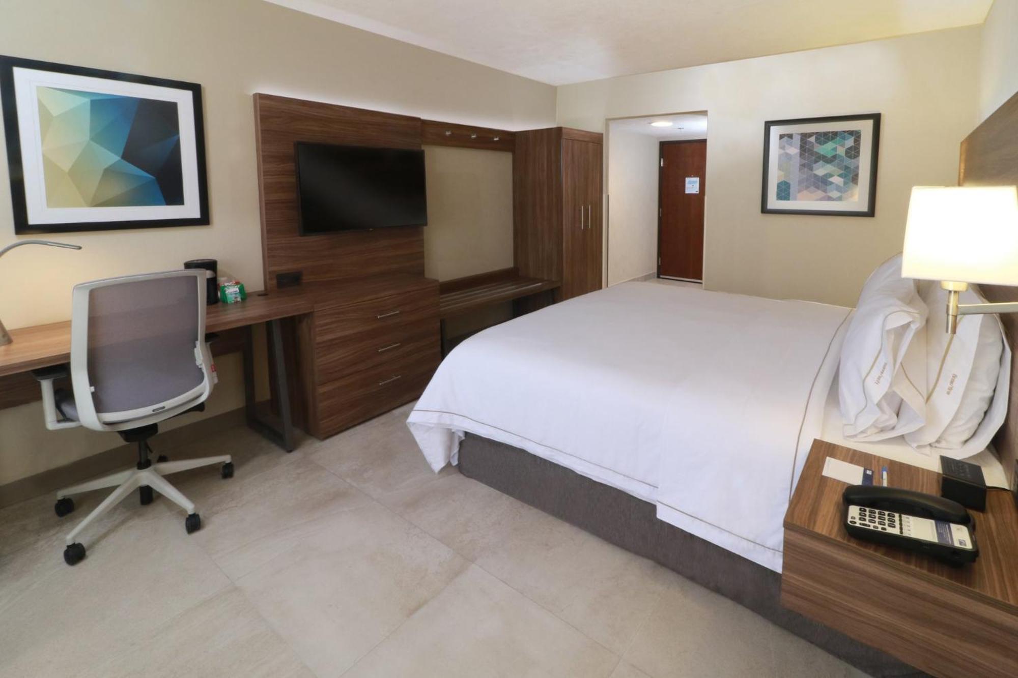 Holiday Inn Express Guadalajara Aeropuerto By Ihg Las Pintas ภายนอก รูปภาพ